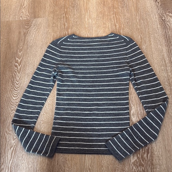 Woman’s Vince Long sleeve sweater - Picture 5 of 5